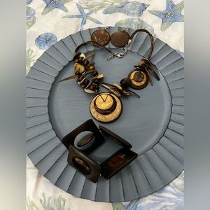 Very cute matching set. Wood like material.